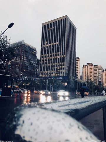 北京最新天气预报：本周六有雨水到访 白天有小到中雨