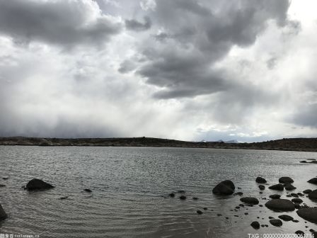 广东今明两天全省大部阴天有小雨 今日白天海面风力加大到6级—8级