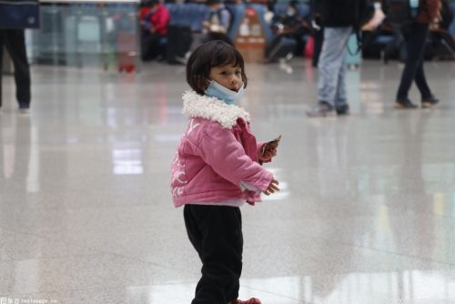 子女三周岁以内 父母每年各享受十日的育儿假