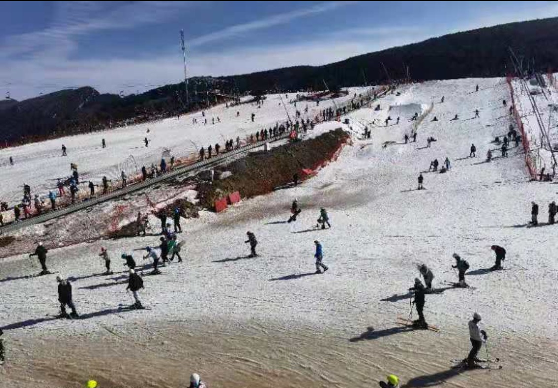 北京西山滑雪场元旦客流同比增长20%