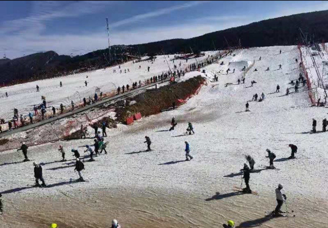 湖北30家冰雪场迎客85万人次 周边经济效益达4.2亿元