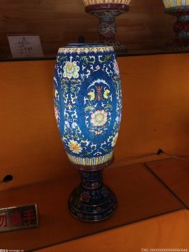 田东县：博物馆里的“花衣裳”走进祥周中心小学