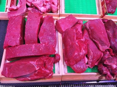 昆明本周肉禽价格持续上涨 水产品交易市场每桶涨价1元