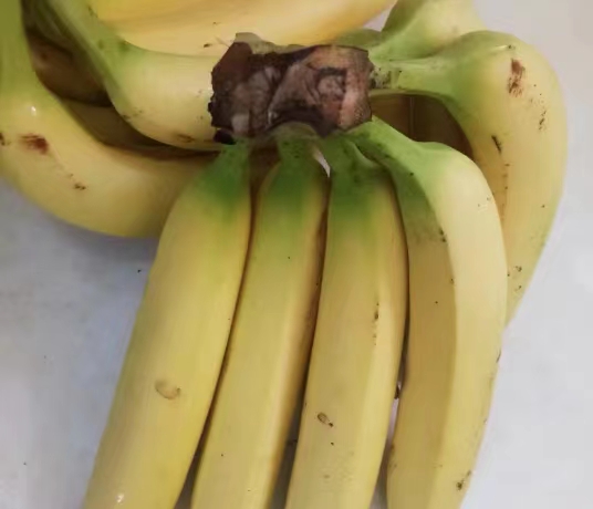 香蕉酸的能吃吗？香蕉长斑还能吃吗？
